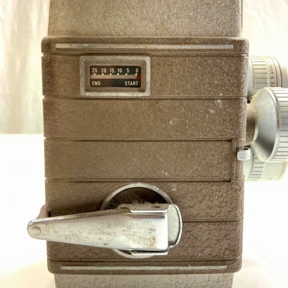 VTG Bell & Howell Two Fifty Two 8MM Movie Camera WITH contrast filters UNTESTED
